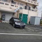 咲くら - 向かって右側3,4,5番が共有の駐車場です