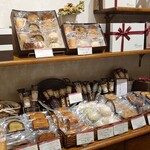 パティスリー ショコラトリー オーディネール - 店内♪