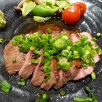 鉄板台所 かちゃぐり屋 - 牛タンのステーキ