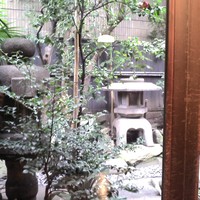 明神下 神田川 本店 - 鰻を食べながら、見られます。