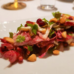 Acquerello - チコリとローストした梨とアーモンドなどの和え物