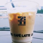 セブンイレブン - ドリンク写真:アイスカフェラテR180円 特製豚まん194円