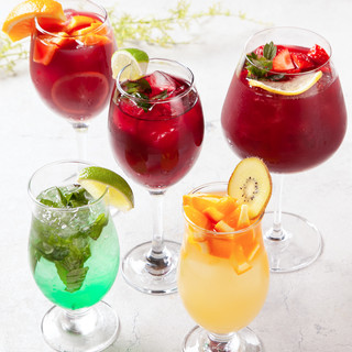 A wide variety of cocktails and non-alcoholic drinks are also available♪