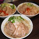 らーめんでぽっと - 奥はからし豚