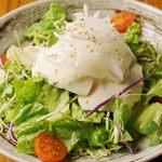 Koshitsu Yasai Makigushi To Yakitori Hakata Makinshai - 蒸し鶏と豆腐のごまサラダ