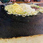 Yamaguchi Okonomiya - ミックスはそばとうどんの麺をミックス