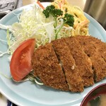 動坂食堂 - メンチはこちらにしては普通