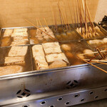 ふる里うどん  - 恒例の豆腐すくい
      本日は3番目に滲みた場所に狙いをさだめる