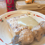 ふる里うどん  - 豆腐とつくね（つくね美味しす）
      豆腐は崩れなかった（おみくじか！）( *˙ω˙*)و ｸﾞｯ!