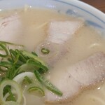 岡本中華 小松島本店 - チャーシューは３枚