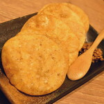 肉汁餃子のダンダダン - 餃子の皮せんべい（３８０円＋税）２０２０年１月