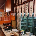 Taishuu Sakaba Chari - 縦長に広い店内。奥の右手がトイレ♪