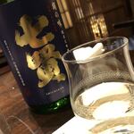 帰農庵 時代おくれ - 山梨県の日本酒。強い酸味の香りだけど味わいは甘みと爽やかさバランスがよくて飲みやすかった。q