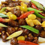 Spicy stir-fried beef and cashew nuts