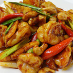 Stir-fried shrimp with chili pepper and cashew nuts