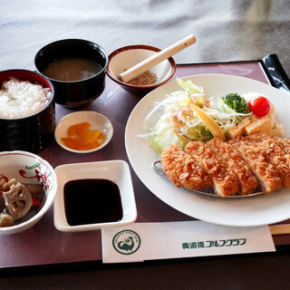 奥道後ゴルフクラブ レストラン_1