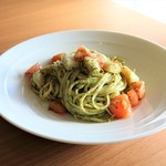 Scallops, fresh tomatoes, Toyohashi greens sauce Genoa style/Linguine