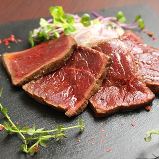 A5 Wagyu beef, specially selected game meat, and various rare parts of meat are available at Bettei♪