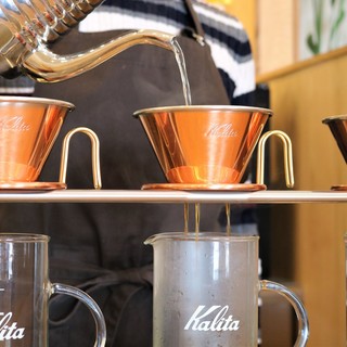 1杯ずつ丁寧に淹れられたこだわりのハンドドリップコーヒーを