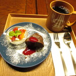 ローゼン ファームズ カフェ - TODAY’S SPECIAL mini SWEETS 日替わりミニスイーツとSpeciality Coffee スペシャリティコーヒー バリ島ゴッドマウンテン Hot