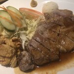 Grill & Kitchen かぼちゃの馬車 - 特選ポークステーキと鶏唐揚げ