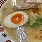 双喜紋 - ラーメンのアップ（味付きたまご）