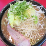 豚骨醤油ラーメン 王道家 - 野菜ラーメン（中盛）