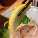 蕾 - 【2020.1.8(水)】特製煮干しつけ麺(並盛・200g)1,180円のレモン