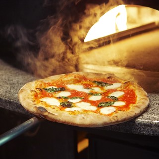 [takeaway also available] Enjoy freshly baked pizza