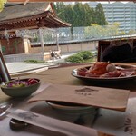 三田屋本店 やすらぎの郷 - 能舞台を眺めながらの食事