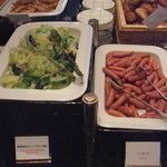 横浜ロイヤルパークホテル - 青身野菜のオリーブオイル焼きとソーセージ