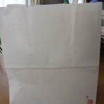 恵比寿　くろいわ - おにぎりが入った袋。