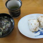 恵比寿　くろいわ - もずくのお吸い物とお茶で頂きました。