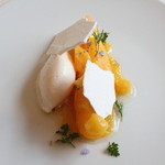 ヴィラ・アイーダ - はっさくとアニス風味のメレンゲ　ミルクジェラードと柑橘コンフィチュール