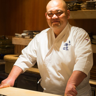 威勢の良い掛け声が響く、活気のある空間
