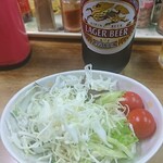 伊勢屋酒店 - サラダ。