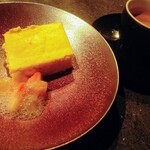 ete - スフレチーズケーキと食後のドリンクスフレチーズケーキは食べたい大きさなカット♪添えられてるのは桃