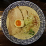 かしや - かしやとんこつ(800円、真上から)