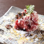 Den - チーズとからすみの牛肉ユッケ