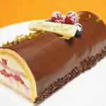 パティスリー イル・プルー・シュル・ラ・セーヌ - ビュッシュ・シャンプノワーズ