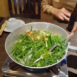 CHẢ CÁ HÀNG SƠN - 鶏と香味野菜鍋