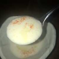 鉄板焼キュイジーヌ バンブー グラッシィ 恵比寿店 - 辛くないパプリカパウダーがかかってました。
                    あと癖のないオリーブオイルも。
                    まろやかで普通に美味しかったです。