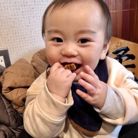 鮨 福原 - あらたんぼー、箸置き気に入ってペロペロwwwちゃんといい子におすわりしてご機嫌♡お座敷個室助かります！