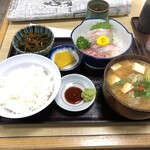 動坂食堂 - マダイ刺身定食をつみれ汁で