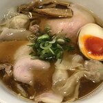 中華そば 和渦 TOKYO - 鶏油香る醤油スープとチャーシュー、雲呑が絶品！！