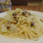 スピーゴラ - あさりと白菜のペペロンチーノ