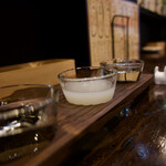 Hinomotoshokudou - 日本酒の飲み比べセット 　獺祭キレあって相変わらずウマい 　のどぶ？　濁り 　シャープにキレまくる超辛口 　これもウマい♥