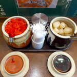 日乃屋カレー - 赤い福神漬とらっきょうは、食べ放題♪