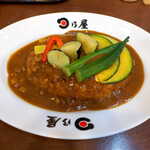 hinoyakare- - 三種の野菜カレー（￥840）。トッピングされる野菜は、時期により異なる