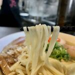 らぁ麺 紫陽花 - 煮干しらぁ麺 麺リフト